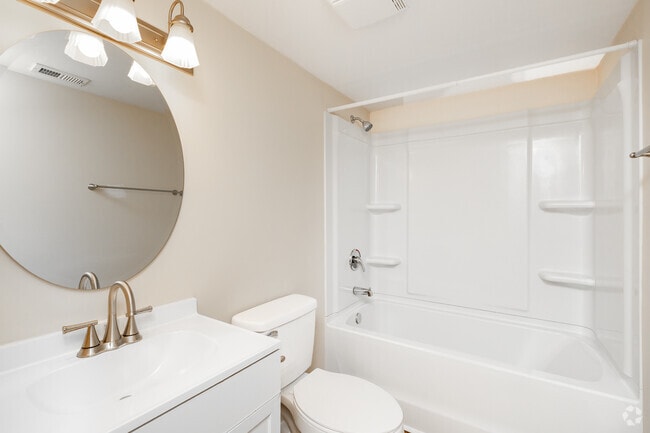 2BR, 2BA - 1,072SF - Bathroom - Aztec Villa Apartments