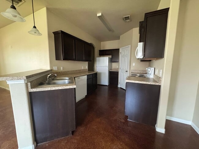Photo - 4305 Cambridge Dr Unit #B