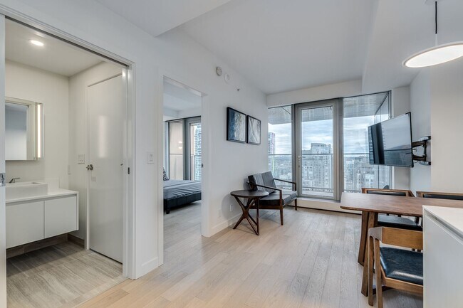 Photo - 1480 Howe St