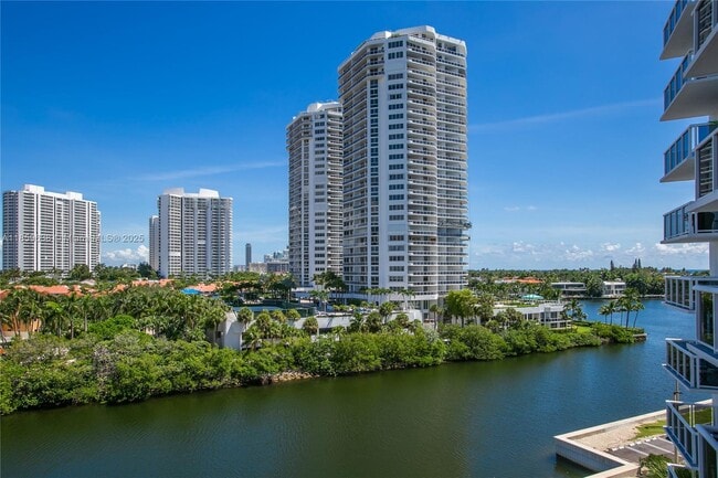 Photo - 20505 E Country Club Dr Unidad 731
