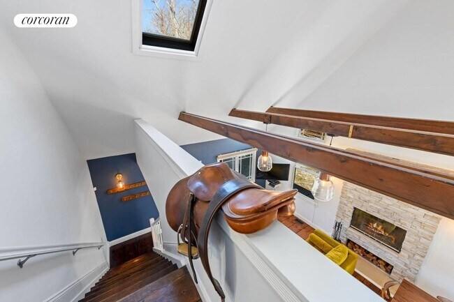 Photo - 5 Between Ln