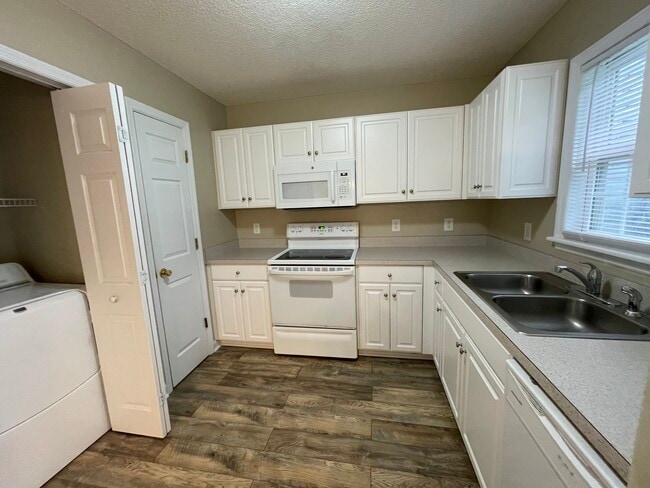 Photo - 119 Tillett Ln