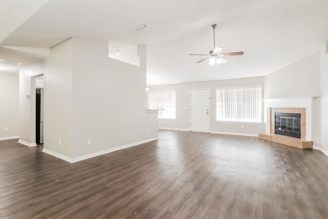 Photo - 1399 Guardian Dr
