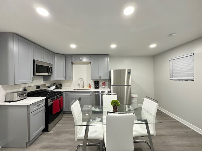 Photo - 1937 W Grand Ave Unit 1