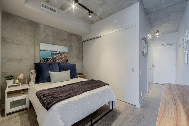 Photo - 39-839 Brant St