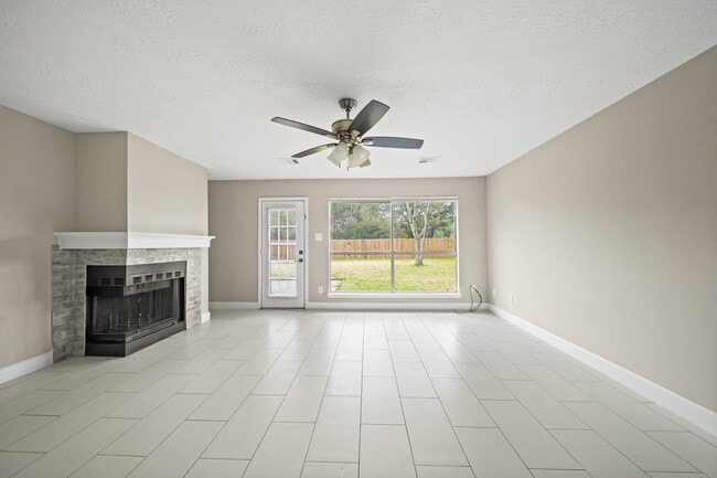 Photo - 7010 Pembrough Ln