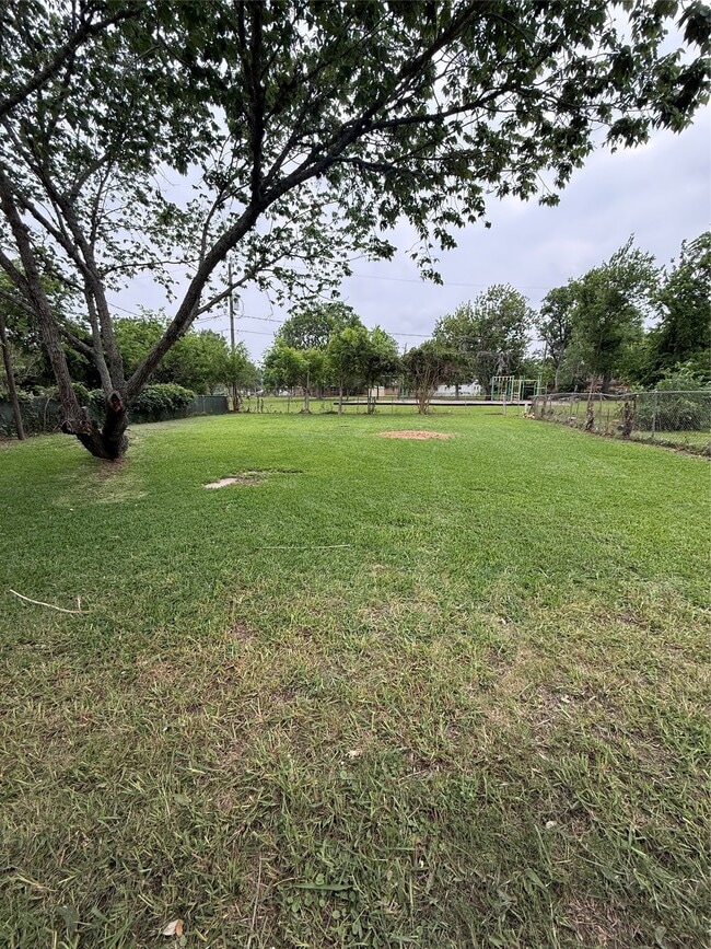 Photo - 104 Mimosa St