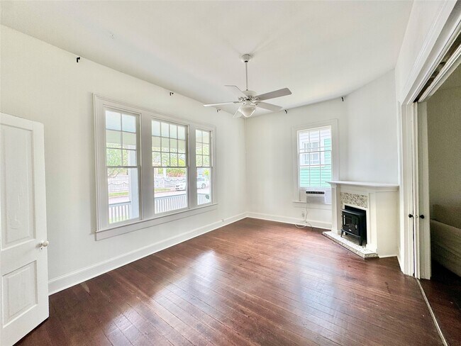 Photo - 1307 Avenue H