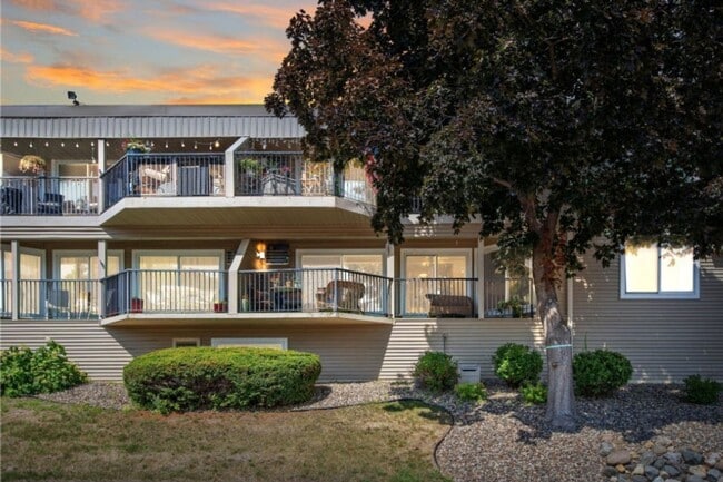 Photo - 6201 St Croix Trail N