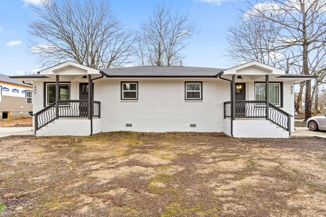 Building Photo - 904 Richardson St Unit 906