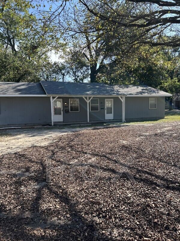 Building Photo - 1301 E 9th St Unit A