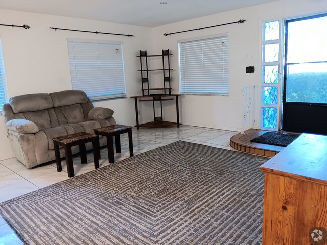 Building Photo - 137 White St Unit 1 Rental