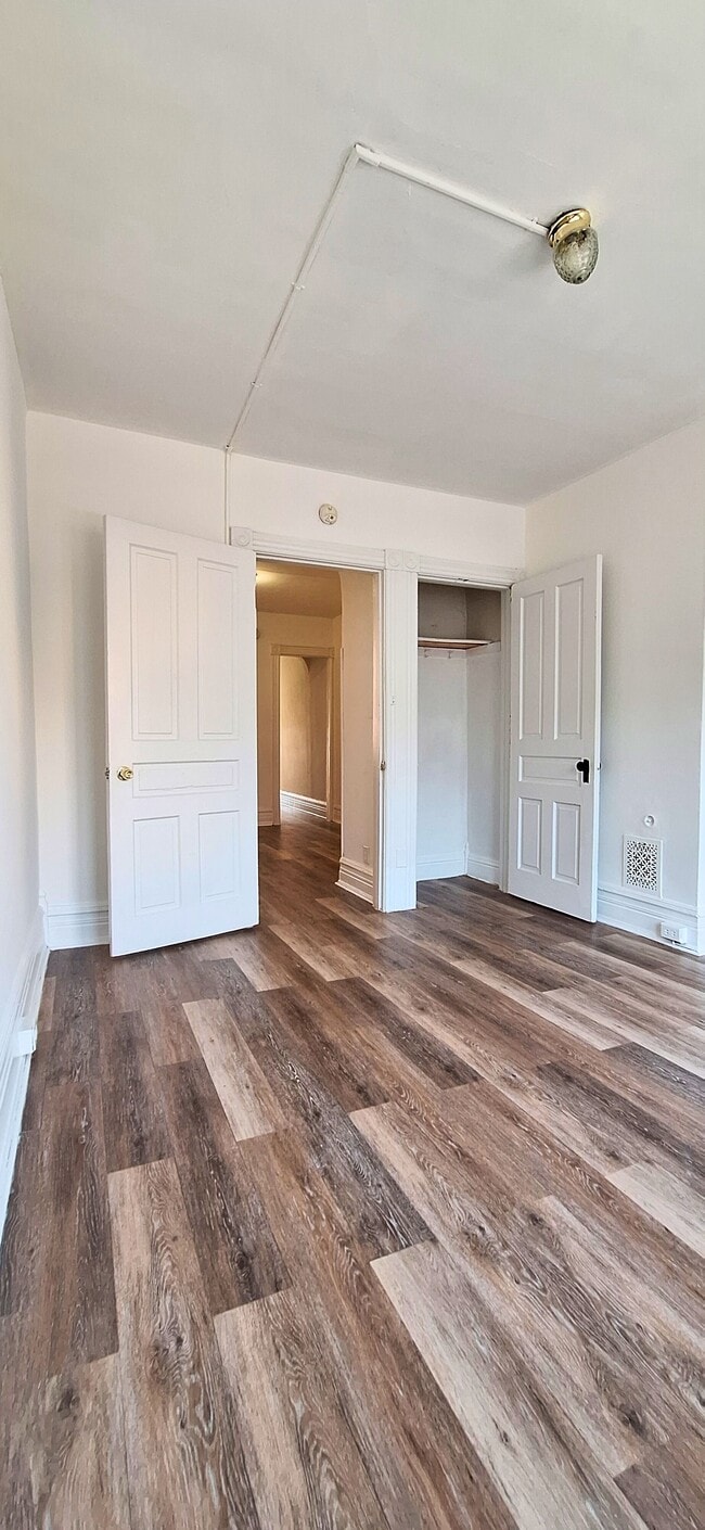 Photo - 925 1/2 W Liberty St