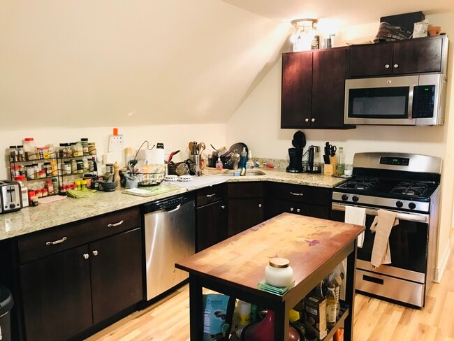 Building Photo - 3804 W Diversey Ave Unit 2