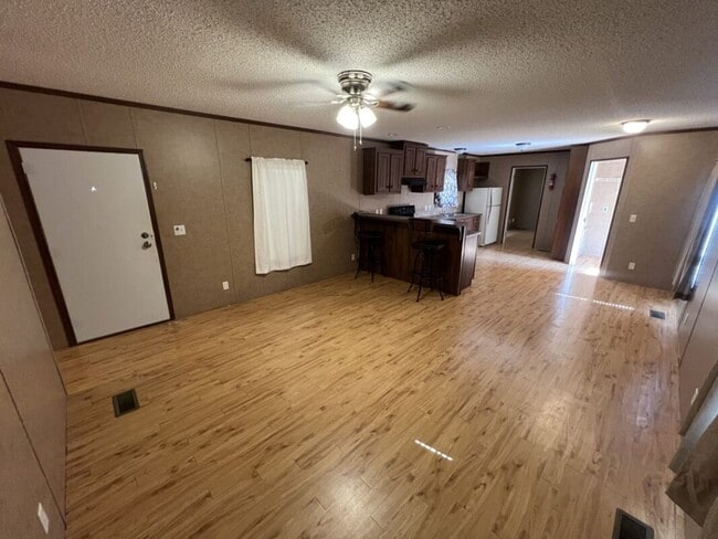 Building Photo - 3-bedroom 2-bath large single wide 1080 Square Feet mobile home located in Baker, LA