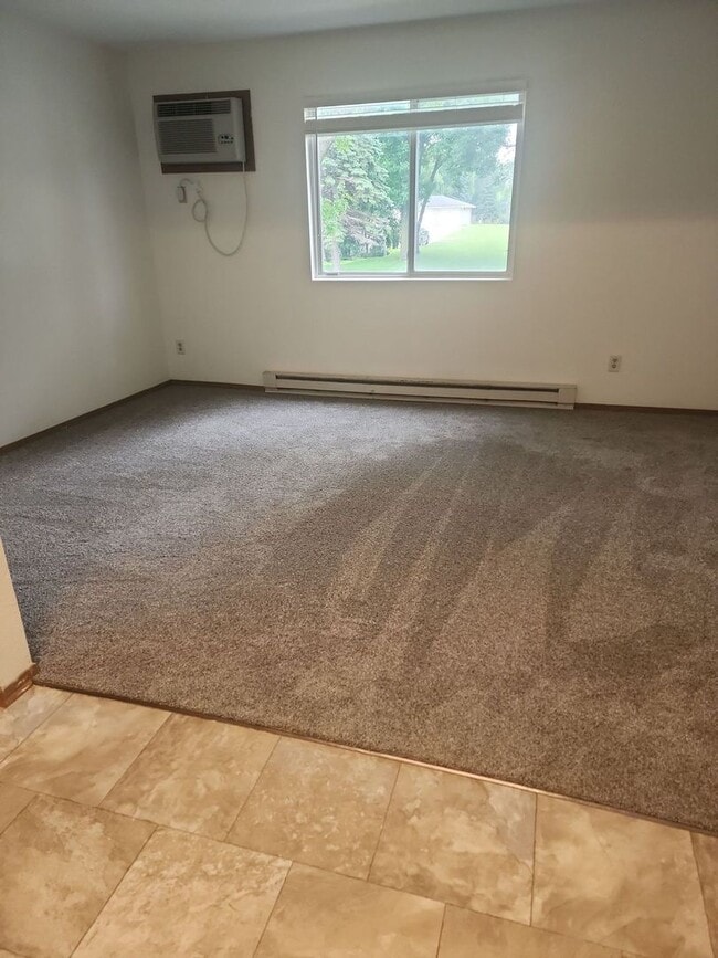 Building Photo - Spacious 2 Bedroom Apartment in Montgomery... Unit C3