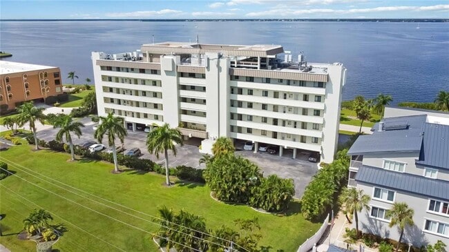 Building Photo - 1500 Park Beach Cir Unit 2F
