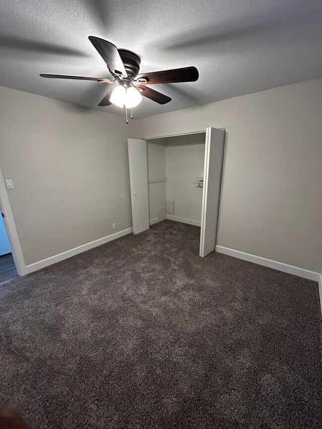 Photo - 8020 E Oak St