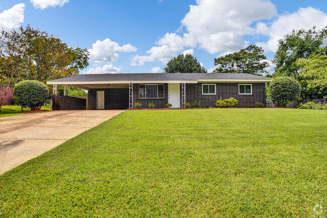 Building Photo - 3 Bedroom Home in Brandon!