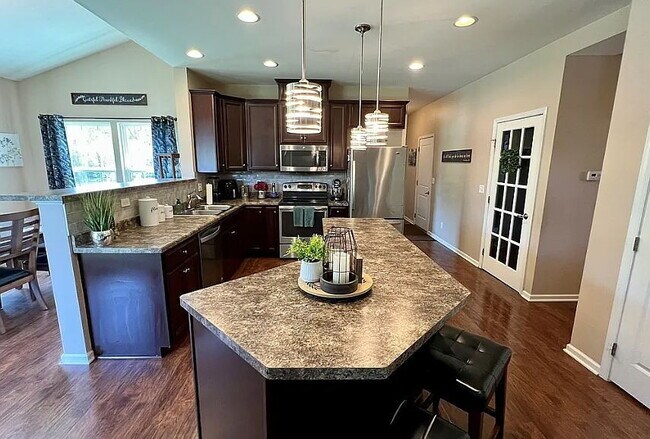 Furnished 5-Bedroom Single-Family Home in Orchard Park