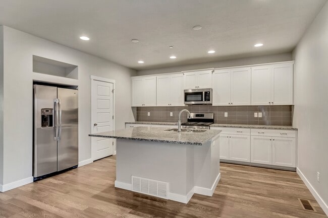 1132 W Clark Ln