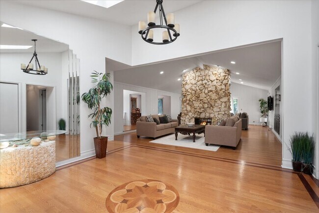 Photo - 2821 Covert Rd
