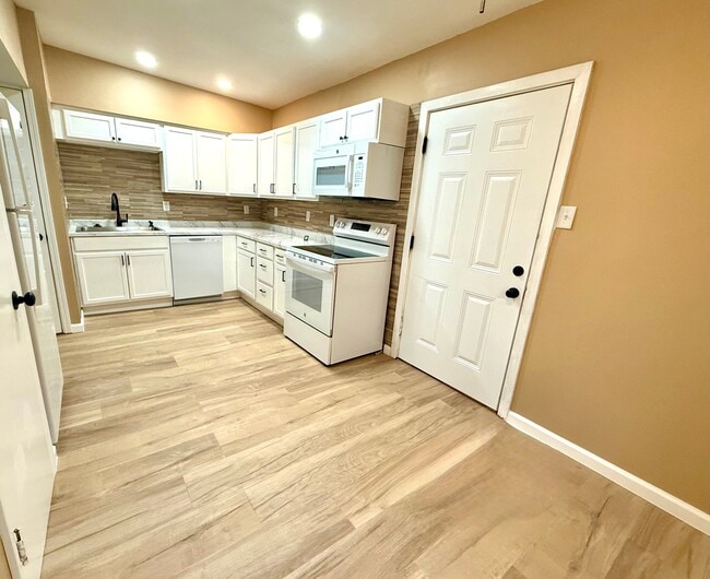 Photo - 1535 N Jackson Ave