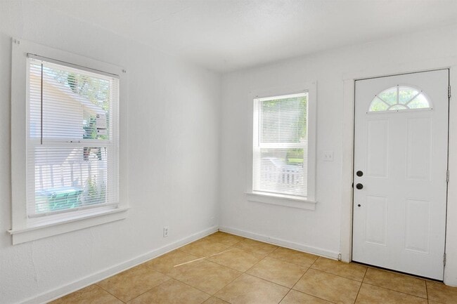 Photo - 669 California St