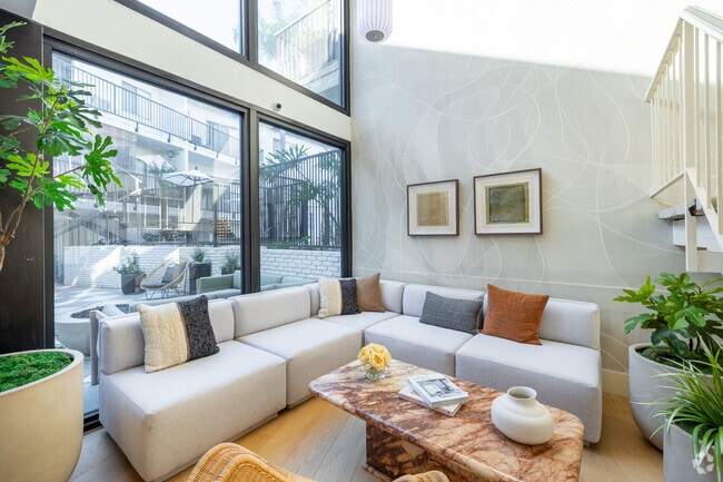 Vestíbulo - The Regal Villa Apts...Gorgeous Newly Remodeled 2 Bedroom.. Prime Location! CALL NOW!