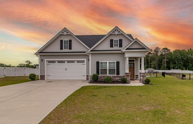 SPACIOUS 4 Bedroom | 2.5 Bathroom in Stone... - SPACIOUS 4 Bedroom | 2.5 Bathroom in Stone... House