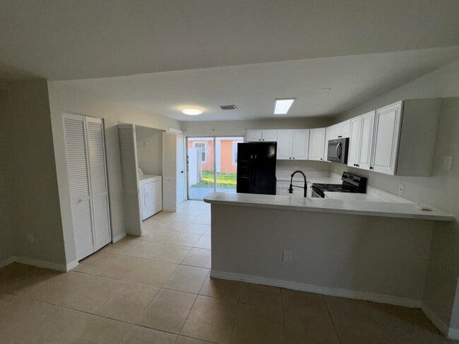 Photo - 618 NE 1st St