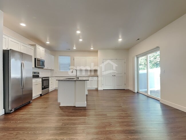 Photo - 13923 106th Ave E