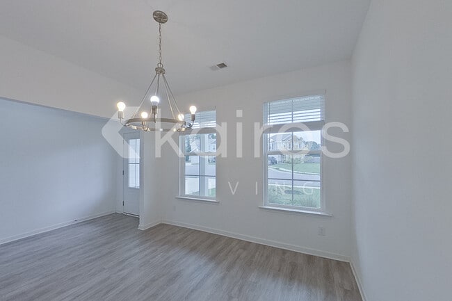 Photo - 307 Silver Maple Ln