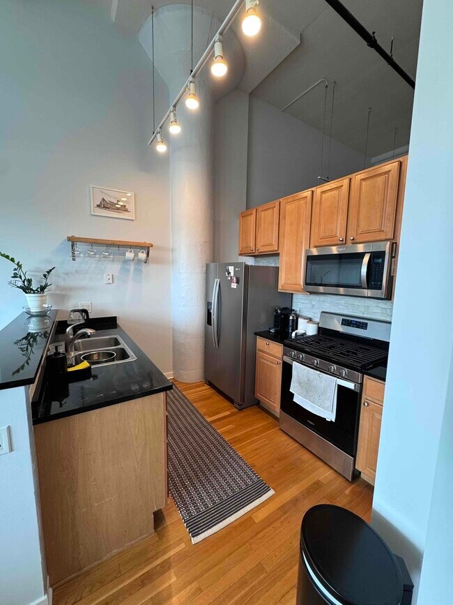 Photo - 1224 W Van Buren St Unit 207