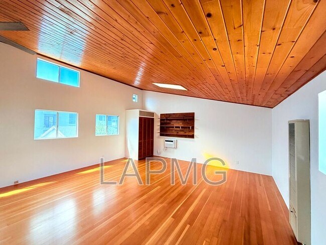 Photo - 626 E Harvard Rd