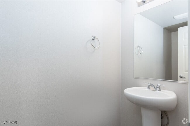 Building Photo - 4740 Blaise Ave Unit 102 Rental