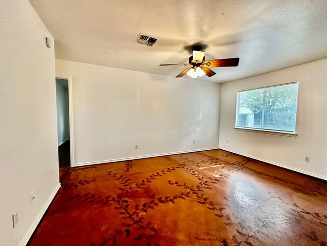 Photo - 3/2 On Amelia CT