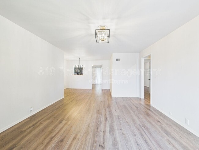 Photo - 439 W 104th St