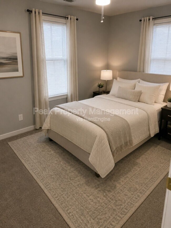 Photo - 117 E 13th St
