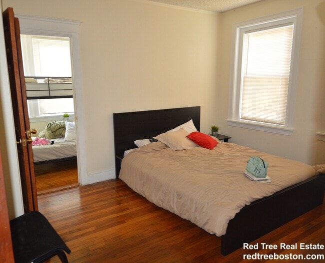 Photo - 248 Kelton St Unit 12