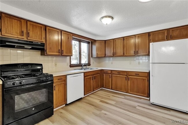 Photo - 276 Tennyson Terrace