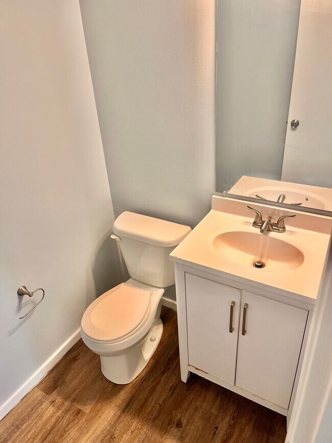 Photo - 501-503 S Village Court Unidad 501 S Village Court