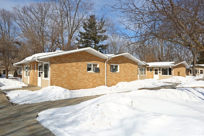 Photo - Kiwanis Manor Apartments