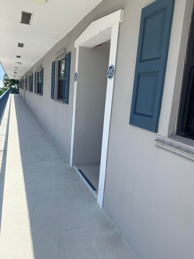 Photo - 755 Saturn St Unidad A205