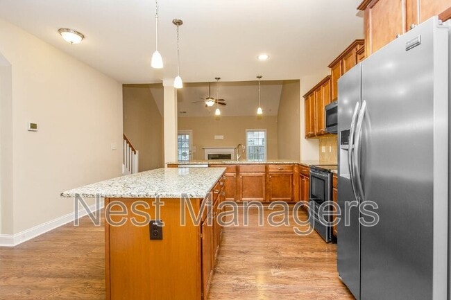 Photo - 674 Stonebriar Ave