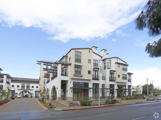 Colonnade - Colonnade