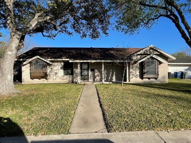 Building Photo - 4830 French Dr