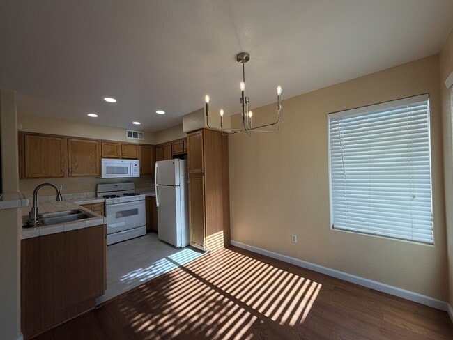 Photo - 4955 S Lindell Rd