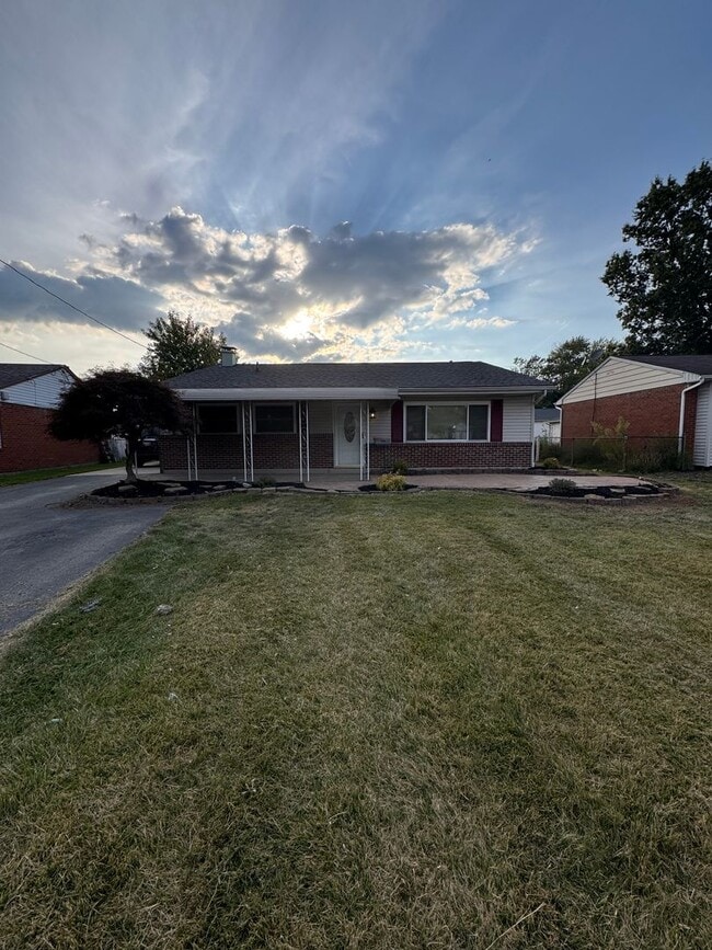 Building Photo - 3 Bedroom Home