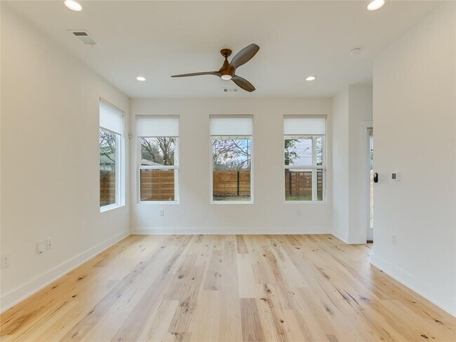 Photo - 1106 Walton Ln